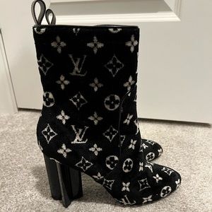 Louis Vutton booties size 39
